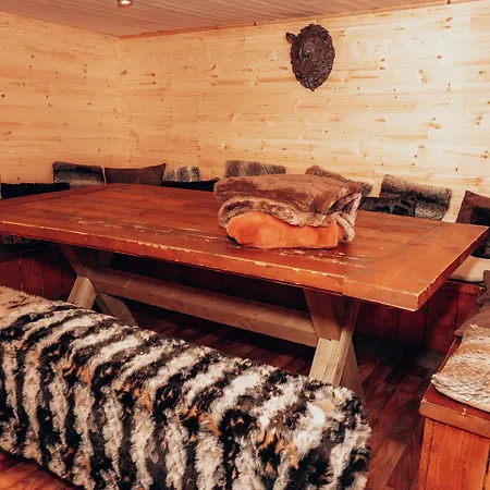 بيت للعطل Hideout Manor - Jekyll & Hideout *