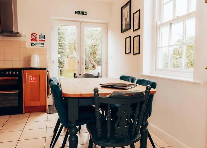 بيت للعطل Hideout Manor - Jekyll & Hideout